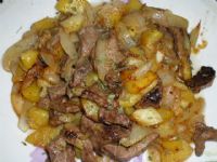 receta de Higado de ternera con cebolla y patatas rojas.